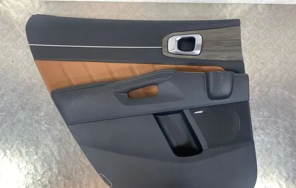 KIA Sorento IV Rear door card panel trim 83310R5000