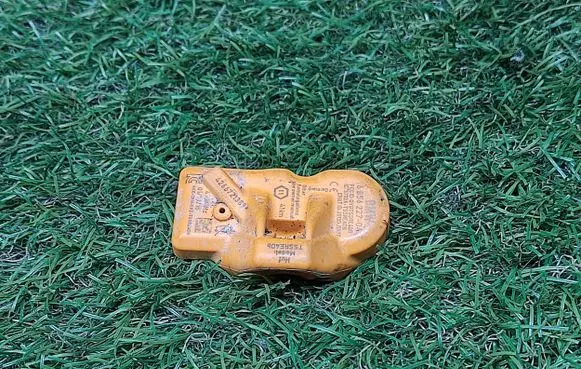 BMW 5 F10 F11 Tire pressure sensor 6856227 685622704