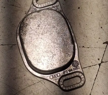 Engine mounting bracket