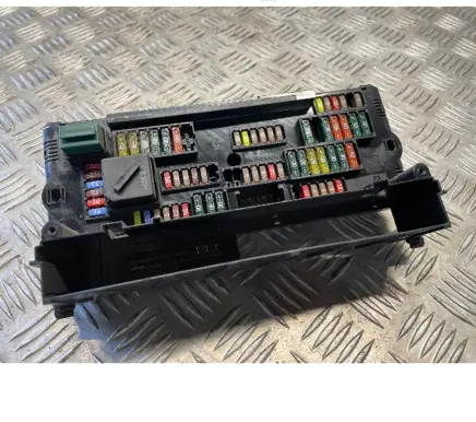 BMW 5 F10 F11 Fuse module 9234421 A5000443 01725857