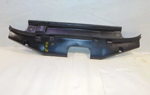 Engine bonnet/hood lock trim molding
