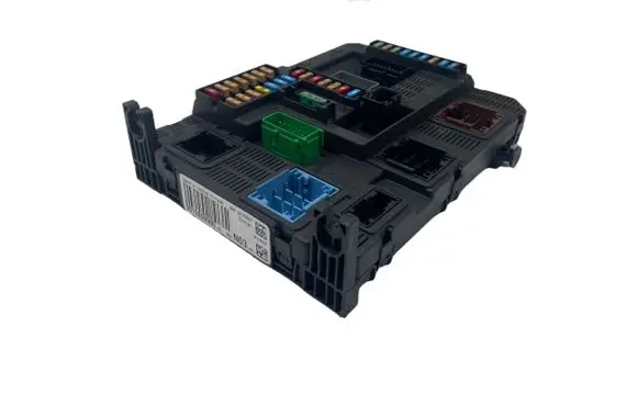 Peugeot 208 Fuse module 9819850080