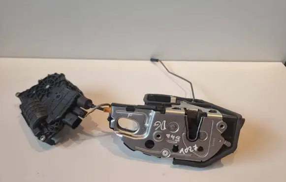 BMW X6 E71 Rear door lock A053702