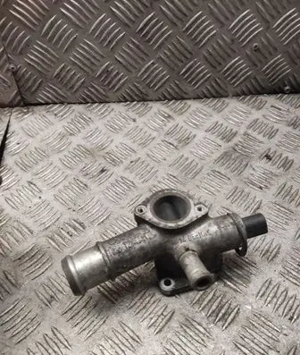 Volkswagen PASSAT B5.5 Engine coolant pipe/hose 038121133a