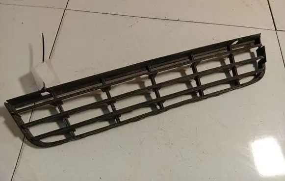 Volkswagen PASSAT B6 Front bumper lower grill 3C0853677