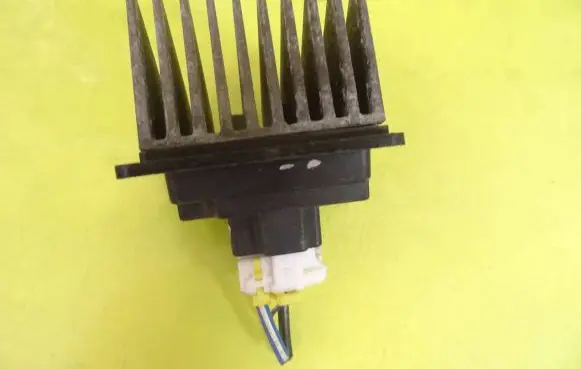 Mazda 626 Heater blower motor/fan resistor KJ180GE4V