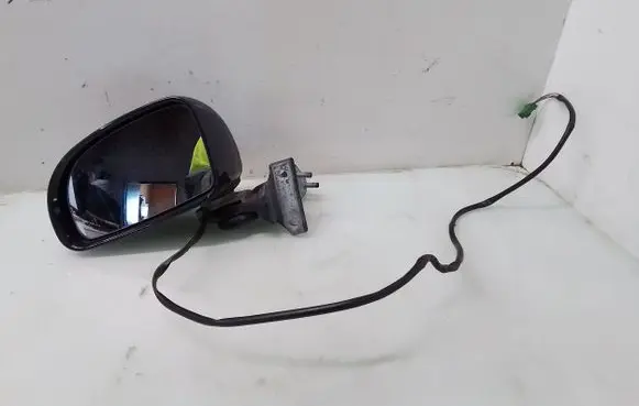 Volkswagen New Beetle Front door electric wing mirror