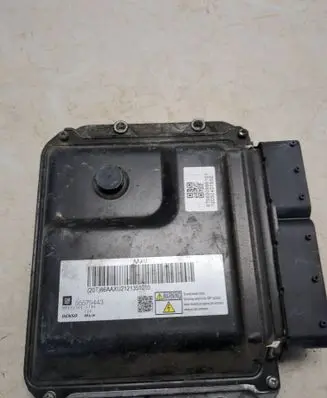 Opel Astra H Engine control unit/module 55579443 86AAXU2121351010