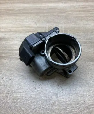 Volkswagen PASSAT B6 Throttle valve 03G128063A
