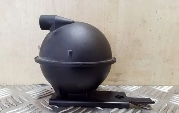 Vacuum air tank