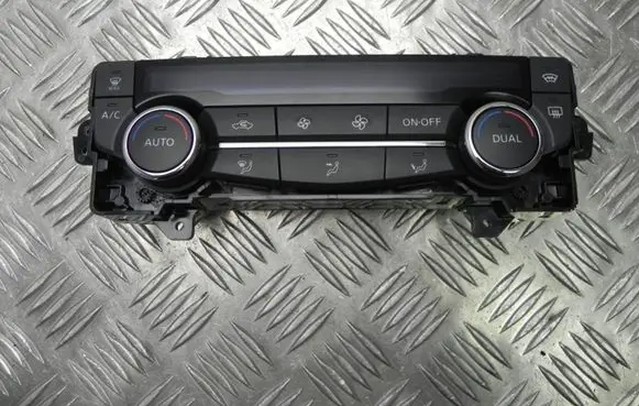 Nissan Qashqai Climate control unit 275004EA1A Y793