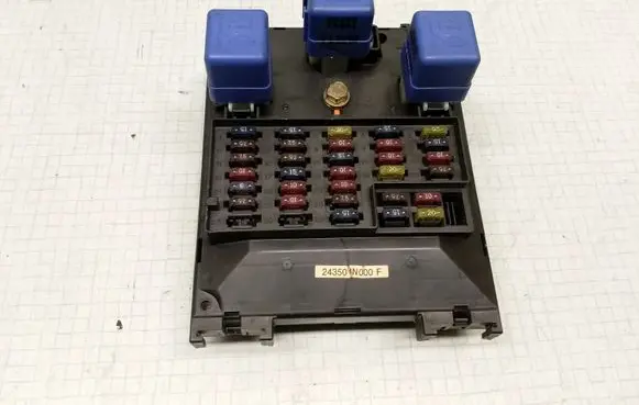 Nissan Almera Fuse module 243501N000F