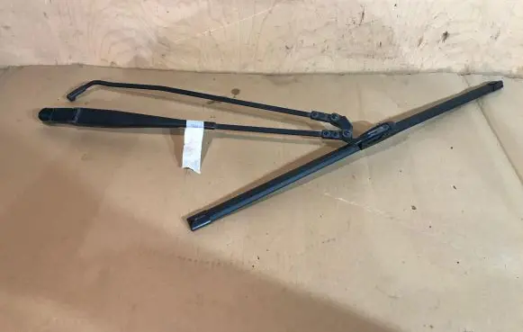 Peugeot 107 Front wiper blade arm VALEO