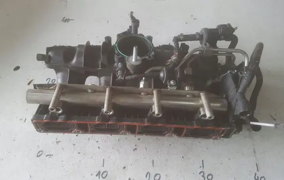 Skoda Octavia Mk2 (1Z) Intake manifold 06F133185AN