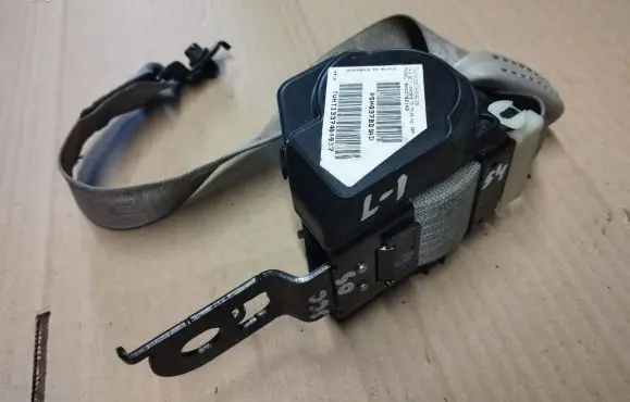 Jeep Grand Cherokee (WK) Front seatbelt 5HQ37BD1AD