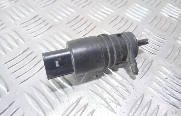 BMW 1 E82 E88 Windscreen/windshield washer pump 7302589
