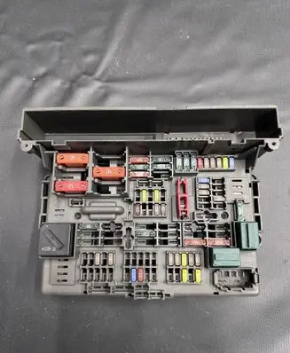 BMW X1 E84 Fuse module 9119446 697818 90201599