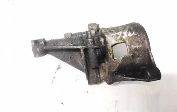 Nissan Almera Engine mounting bracket