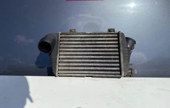 Volkswagen Transporter - Caravelle T4 Intercooler air channel guide 1512375 701145805A