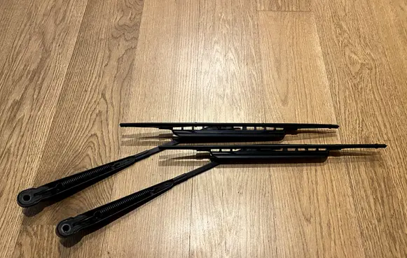 Mercedes-Benz G W461 W463 1st Gen Windshield/front glass wiper blade A0018201144