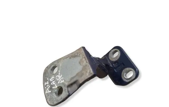 Land Rover Discovery 3 - LR3 Rear door lower hinge BDB780062