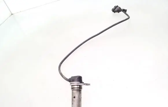 Volkswagen PASSAT B5 Crankshaft position sensor 028907319B