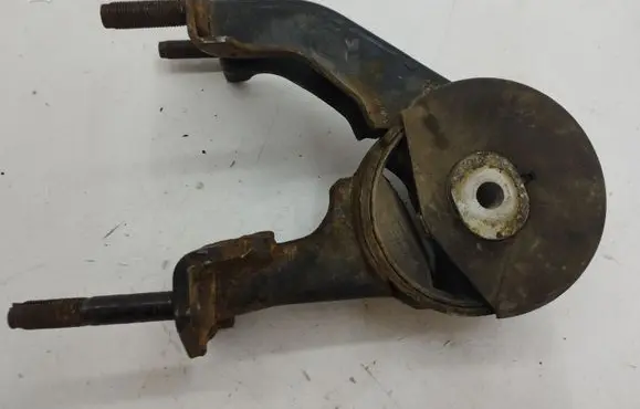 Toyota Corolla Verso AR10 Engine mount bracket 123710R010