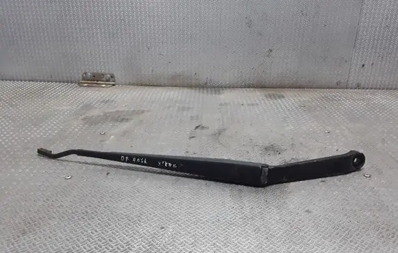 Nissan X-Trail T30 Front wiper blade arm B46RD