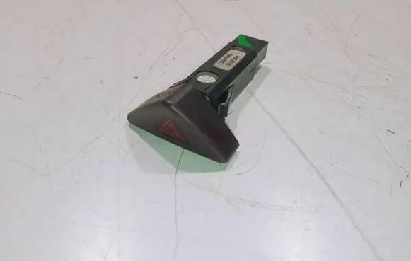 Volvo V70 Hazard light switch 9441045 02W264