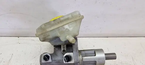 Master brake cylinder