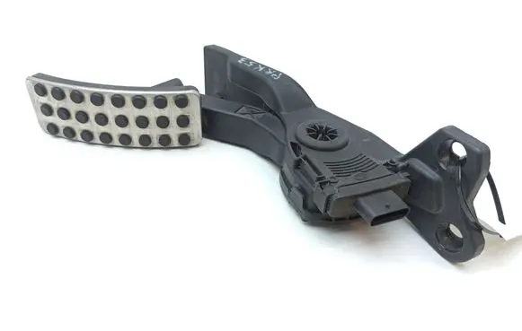 Accelerator throttle pedal