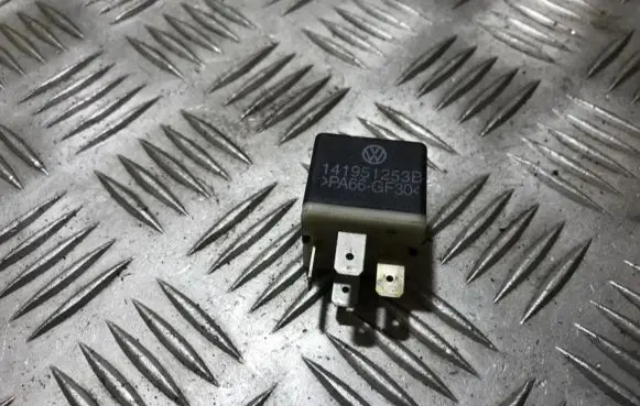 Volkswagen Golf IV Other relay 141951253b