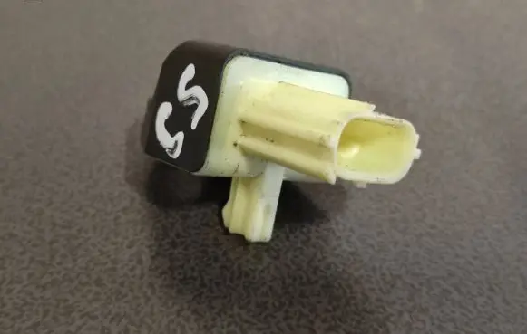 Lexus RX 450H Airbag deployment crash/impact sensor 8983128040