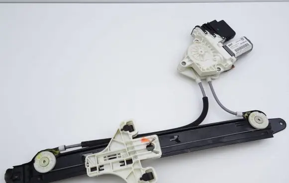 Seat Altea XL Rear door window regulator with motor 5P0839401