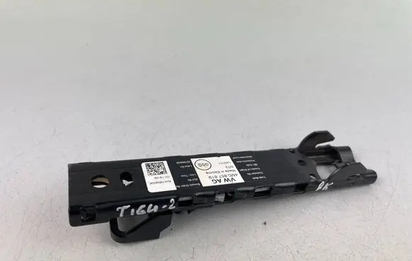 Volkswagen Tiguan Seat belt height adjuster 4M0857819