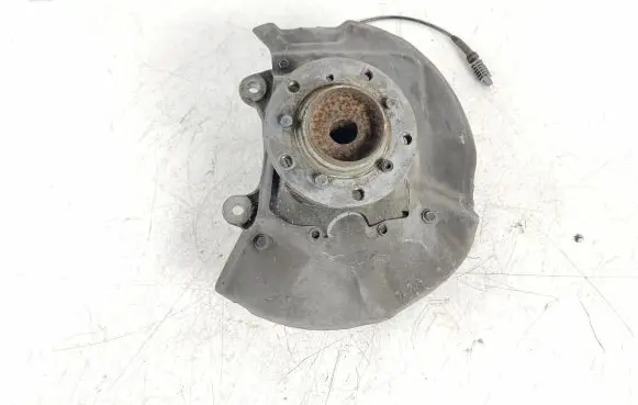 BMW M5 Front wheel hub