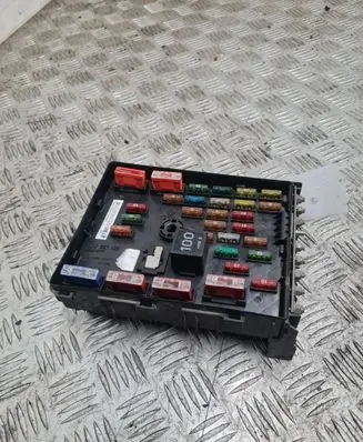 Volkswagen PASSAT B6 Fuse box set 3C0937125