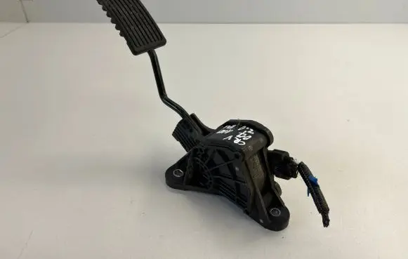 Honda CR-V Accelerator throttle pedal
