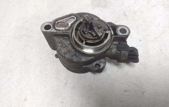 Ford Focus Vacuum pump D1562A1804P