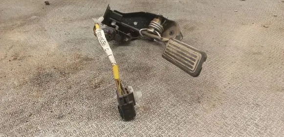 Toyota Avensis T250 Accelerator throttle pedal 8222305060