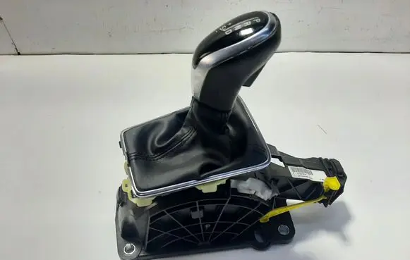 Volvo V40 Gear shifter/selector 31367679