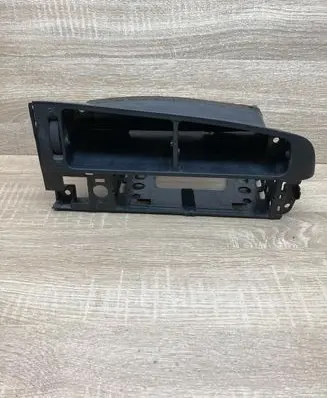 Volkswagen Golf III Dash center air vent grill 1H6819736