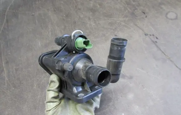 Ford Grand C-MAX Thermostat housing 9684476080