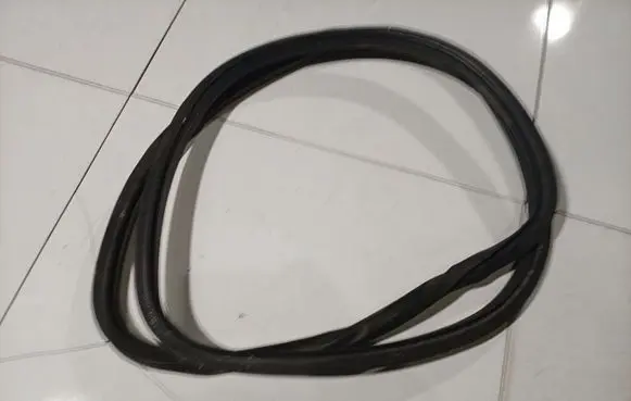 Volkswagen PASSAT B6 Rubber seal front coupe door 