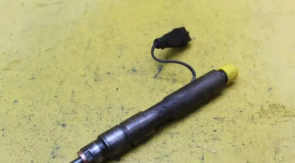 Volvo S40, V40 Fuel injector 7700875035