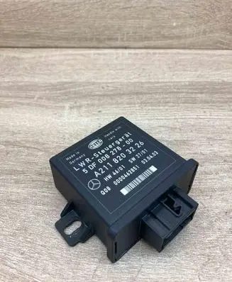 Mercedes-Benz E W211 Light module LCM A2118203226 5DF008278