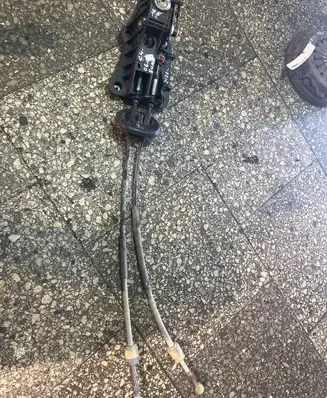 Citroen C4 I Gear shifter/selector 9657303580