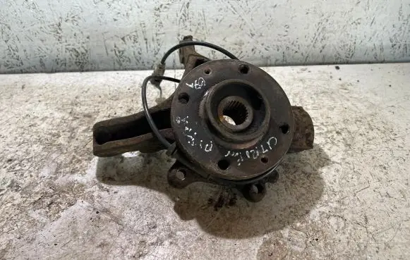 Citroen C4 I Picasso Front wheel hub