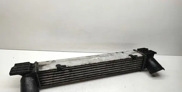 BMW 3 E90 E91 Intercooler radiator 7524916 3093796