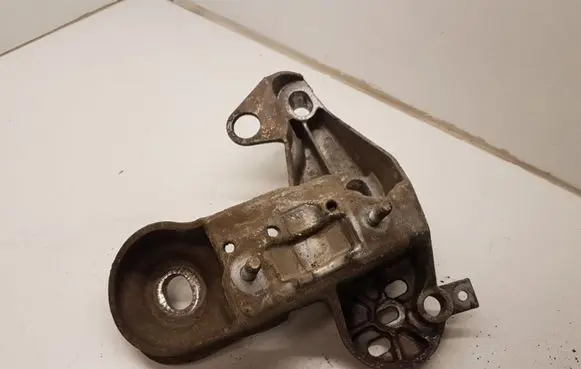 Audi A4 S4 B7 8E 8H Engine mounting bracket 8E0199352F